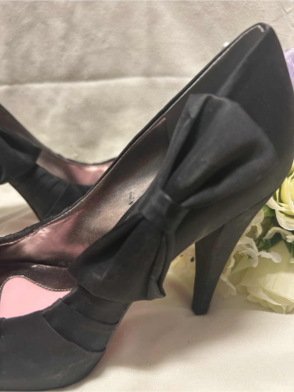 Paris Hilton Black Bow High Heel Pumps